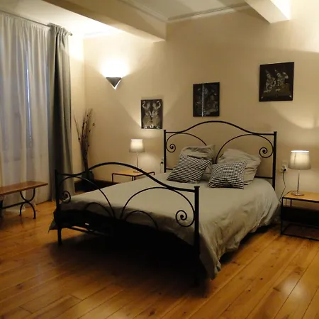 D'hotes Belle Occitane לינה וארוחת בוקר